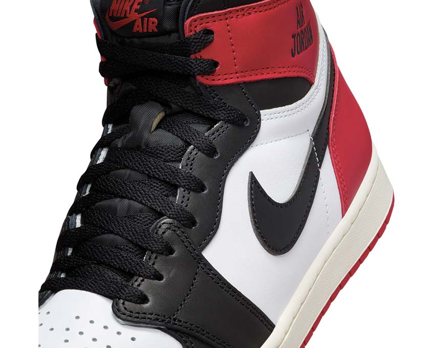 Air Jordan 1 Retro High OG "Black Toe"