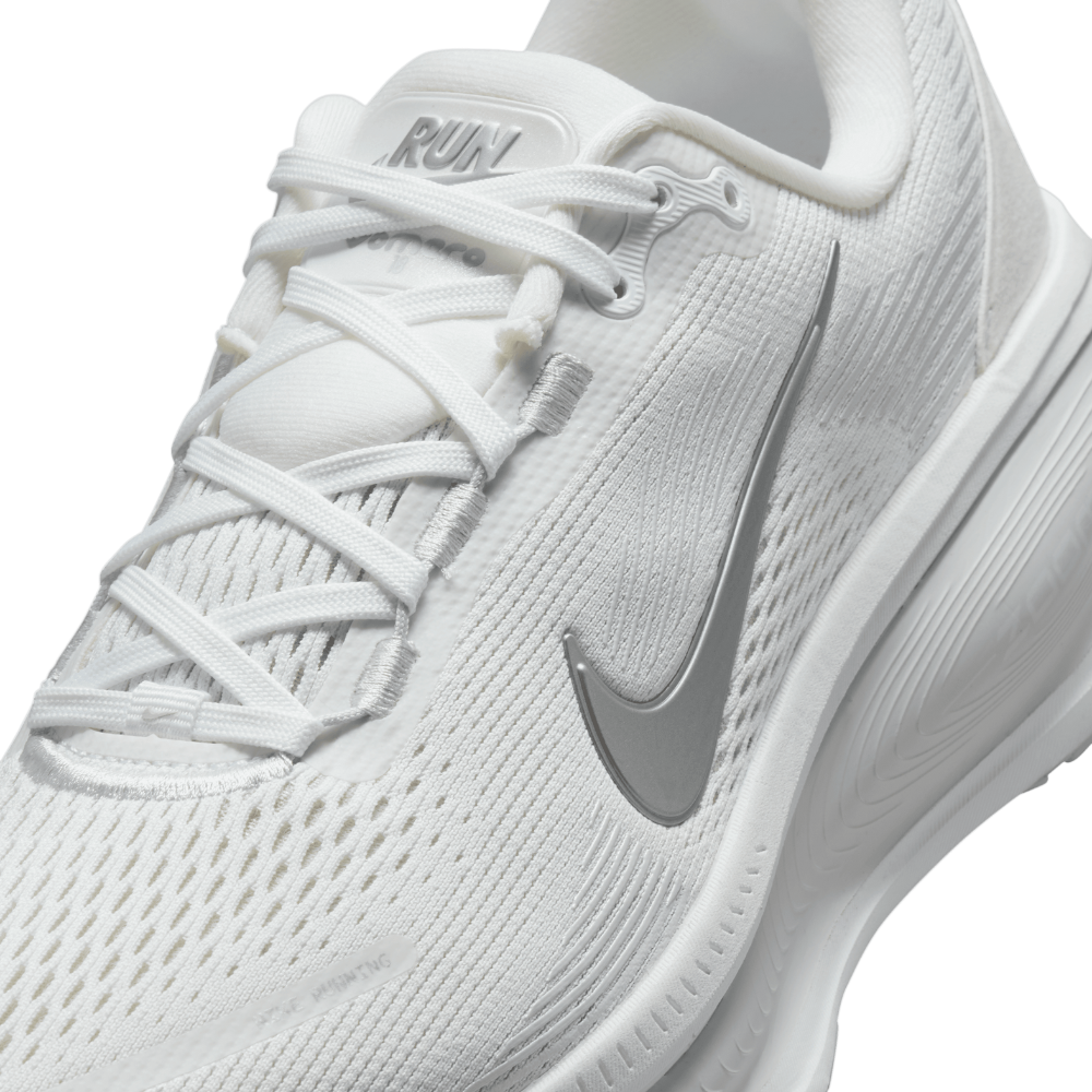 Vomero 18 Women's :White | Metallic Silver Photon Dust