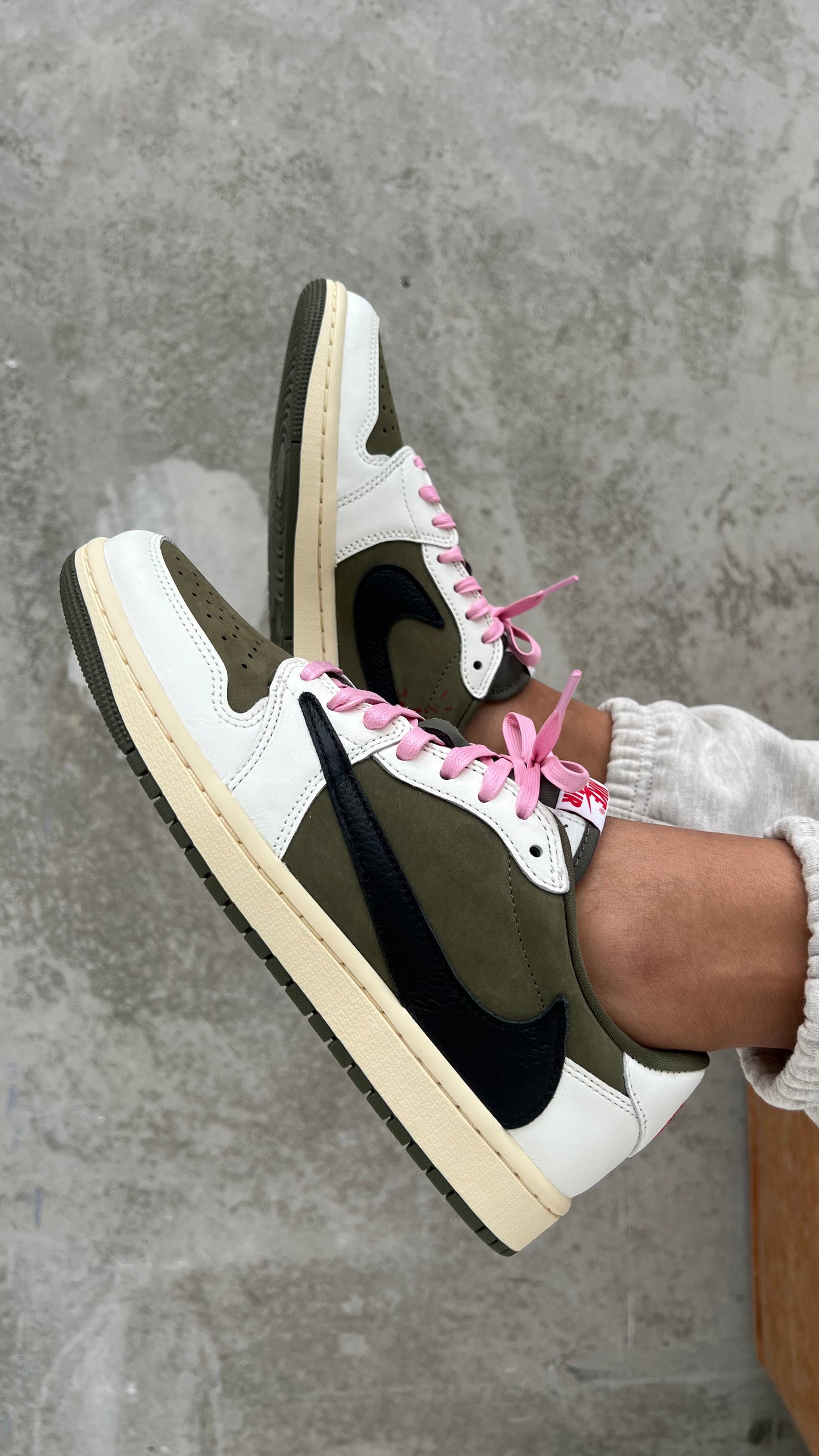 Nike Mens Travis Scott x Air Jordan 1 Retro Low OG SP Sneakers - 'Reverse Olive / Medium Olive'